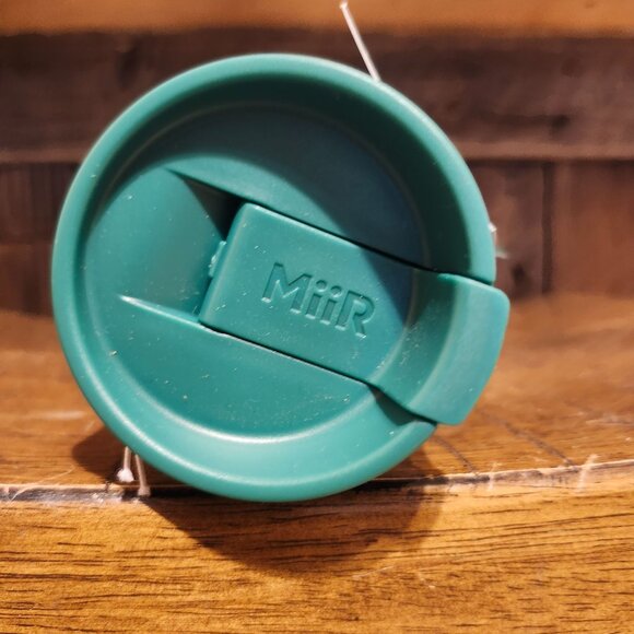 Starbucks x Hello Kitty Holiday 2025 Stainless Steel Tumbler 12 oz Hot Cold - Picture 7 of 8